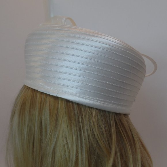 Franccesca Bellini White Poly Fascinator Hat W Bling OSFM Excellent Condition - Picture 5 of 12